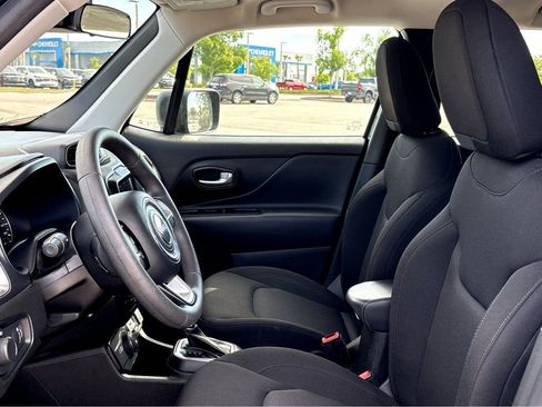 Used 2023 Jeep Renegade Latitude AWD/4WD image 16