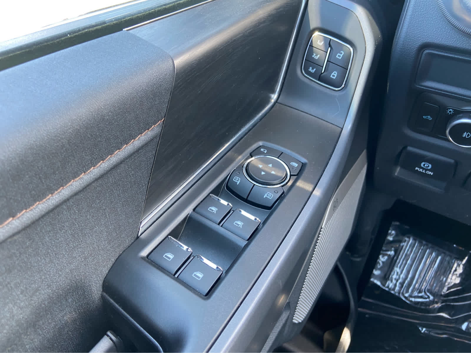 Used 2025 Ford F150 Lariat w/ Equipment Group 502A High AWD/4WD image 23