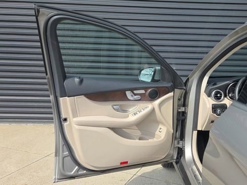 Used 2021 Mercedes-Benz GLC 300 4MATIC image 6