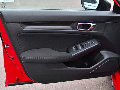 Used 2025 Honda Civic Sport image 13