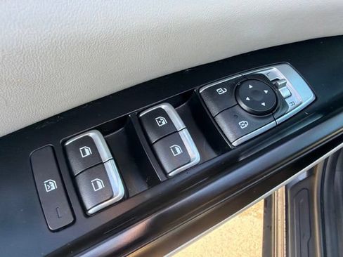 Used 2023 Kia Carnival LX FWD image 28