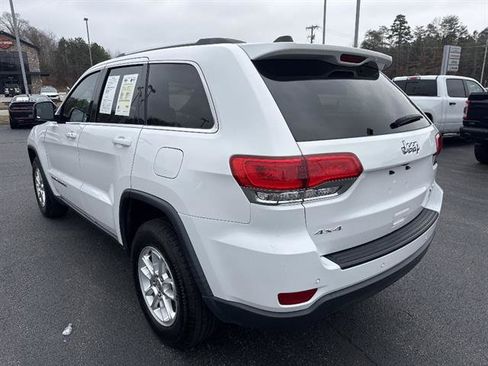 Used 2019 Jeep Grand Cherokee Laredo image 4