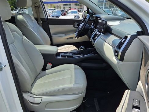 Used 2022 Kia Sorento EX w/ Panoramic Sunroof Package image 18