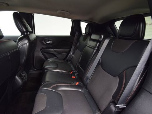 Used 2016 Jeep Cherokee Trailhawk image 24