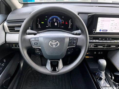 Certified 2025 Toyota Camry LE image 5