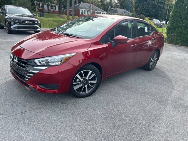 Used 2025 Nissan Versa SV w/ Trunk Package FWD image 1