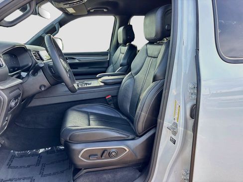 Used 2024 Jeep Wagoneer Series II w/ Flexible Seating Group RWD image 22