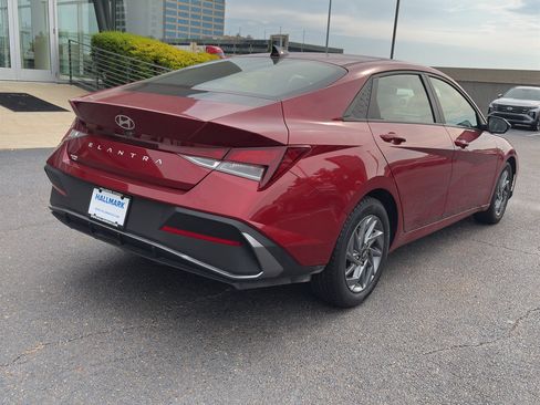 Used 2024 Hyundai Elantra SEL FWD image 5