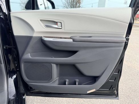 Certified 2024 Toyota Sienna XLE image 10