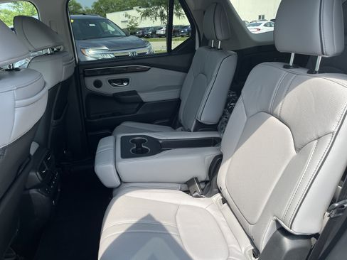 Used 2025 Honda Pilot Elite image 16