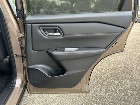 New 2025 Nissan Rogue SV w/ SV Premium Package FWD image 14