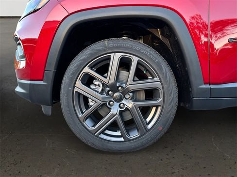 New 2026 Jeep Compass Latitude image 10