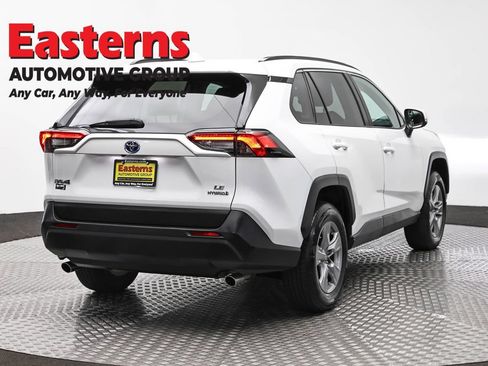 Used 2023 Toyota RAV4 LE AWD/4WD image 5