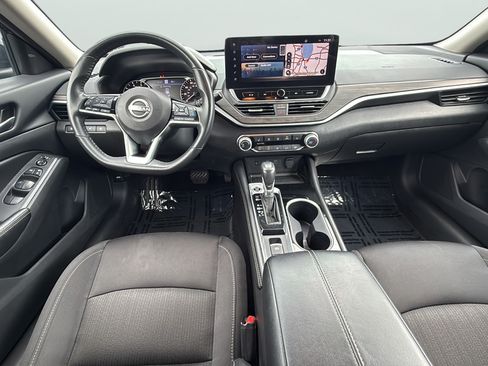 Used 2024 Nissan Altima 2.5 SV w/ SV Premium Package FWD image 14