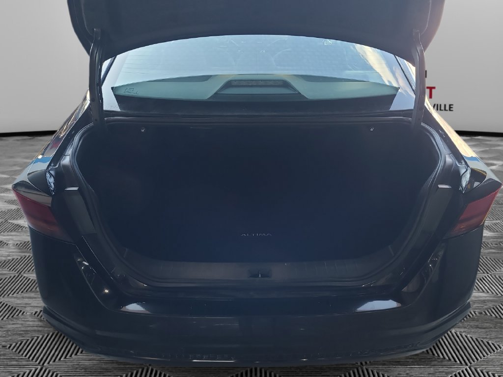 Used 2024 Nissan Altima 2.5 SV FWD image 17