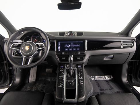 Certified 2021 Porsche Macan image 30