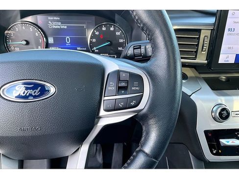 Used 2022 Ford Explorer XLT w/ Equipment Group 202A AWD/4WD image 21
