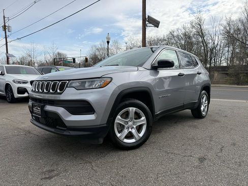 Used 2023 Jeep Compass Sport image 3