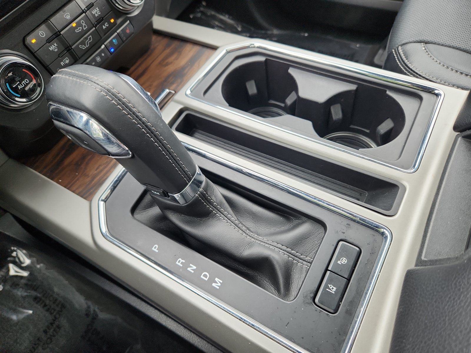 Used 2018 Ford F150 Lariat w/ Equipment Group 502A Luxury AWD/4WD image 15