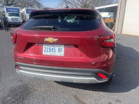Used 2025 Chevrolet Trax LT w/ LT Convenience Package image 6