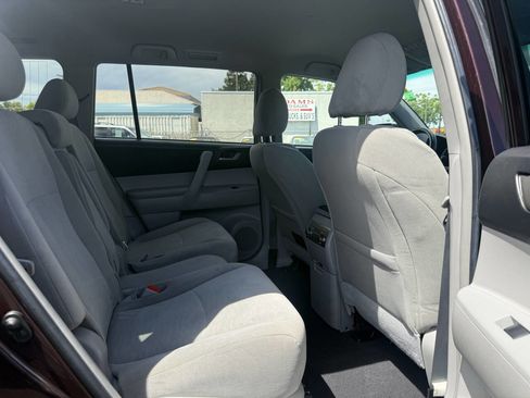 Used 2012 Toyota Highlander 4WD image 12