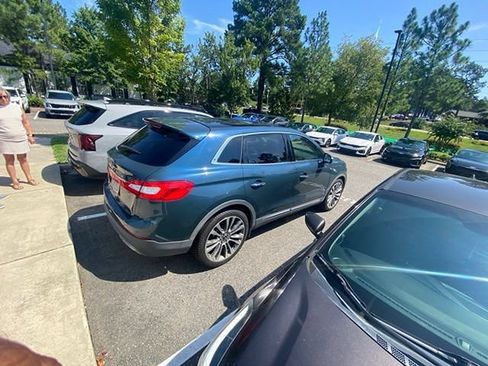 Used 2016 Lincoln MKX Reserve w/ Climate Package FWD image 11
