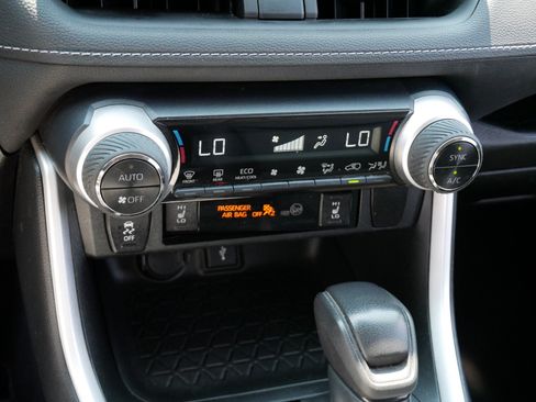 Used 2021 Toyota RAV4 XLE w/ Convenience Package AWD/4WD image 6