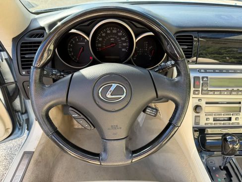 Used 2004 Lexus SC 430 Convertible RWD image 36
