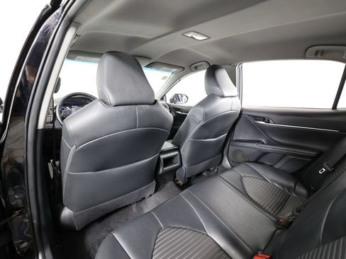 Used 2018 Toyota Camry SE FWD image 14