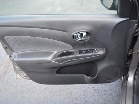 Used 2016 Nissan Versa SV image 12