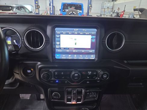 Used 2023 Jeep Wrangler Unlimited Sahara w/ Cold Weather Group image 17