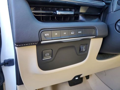 Used 2022 Cadillac Escalade Premium Luxury image 10