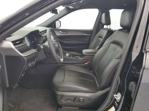 Used 2025 Jeep Grand Cherokee L Limited w/ Black Appearance Package image 20