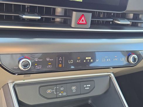 New 2026 Kia Carnival FWD image 25