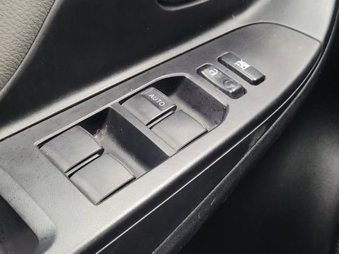 Used 2017 Toyota Yaris L w/ Carpet Mat Package FWD image 27