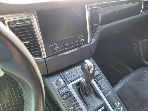 Used 2018 Porsche Macan image 7
