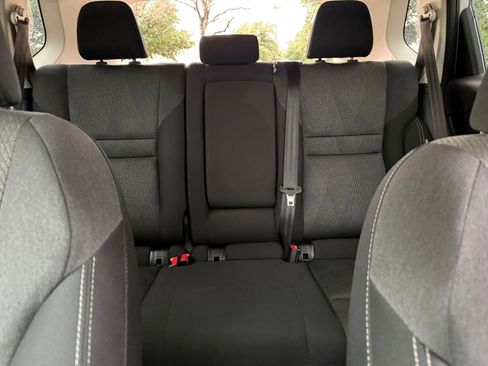 Used 2025 Nissan Rogue SV FWD image 39