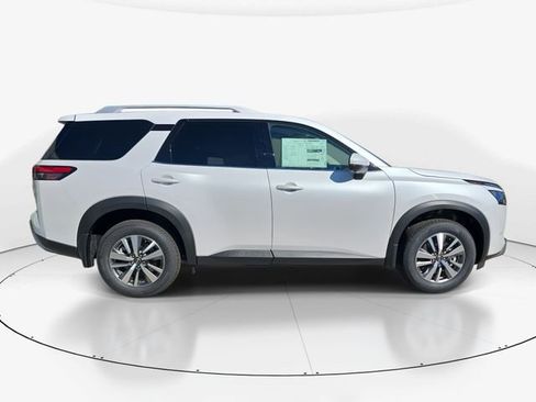 New 2025 Nissan Pathfinder SL image 11