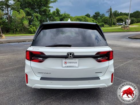 Used 2025 Honda Odyssey Touring image 4