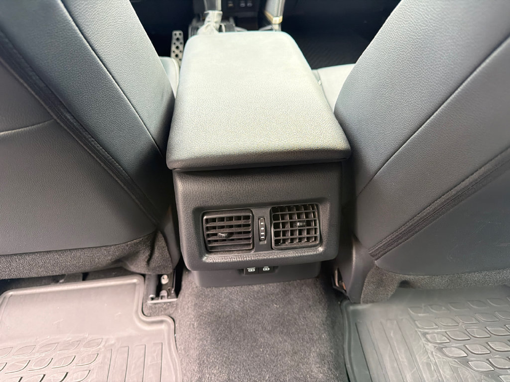 Used 2025 Toyota Camry SE FWD image 26