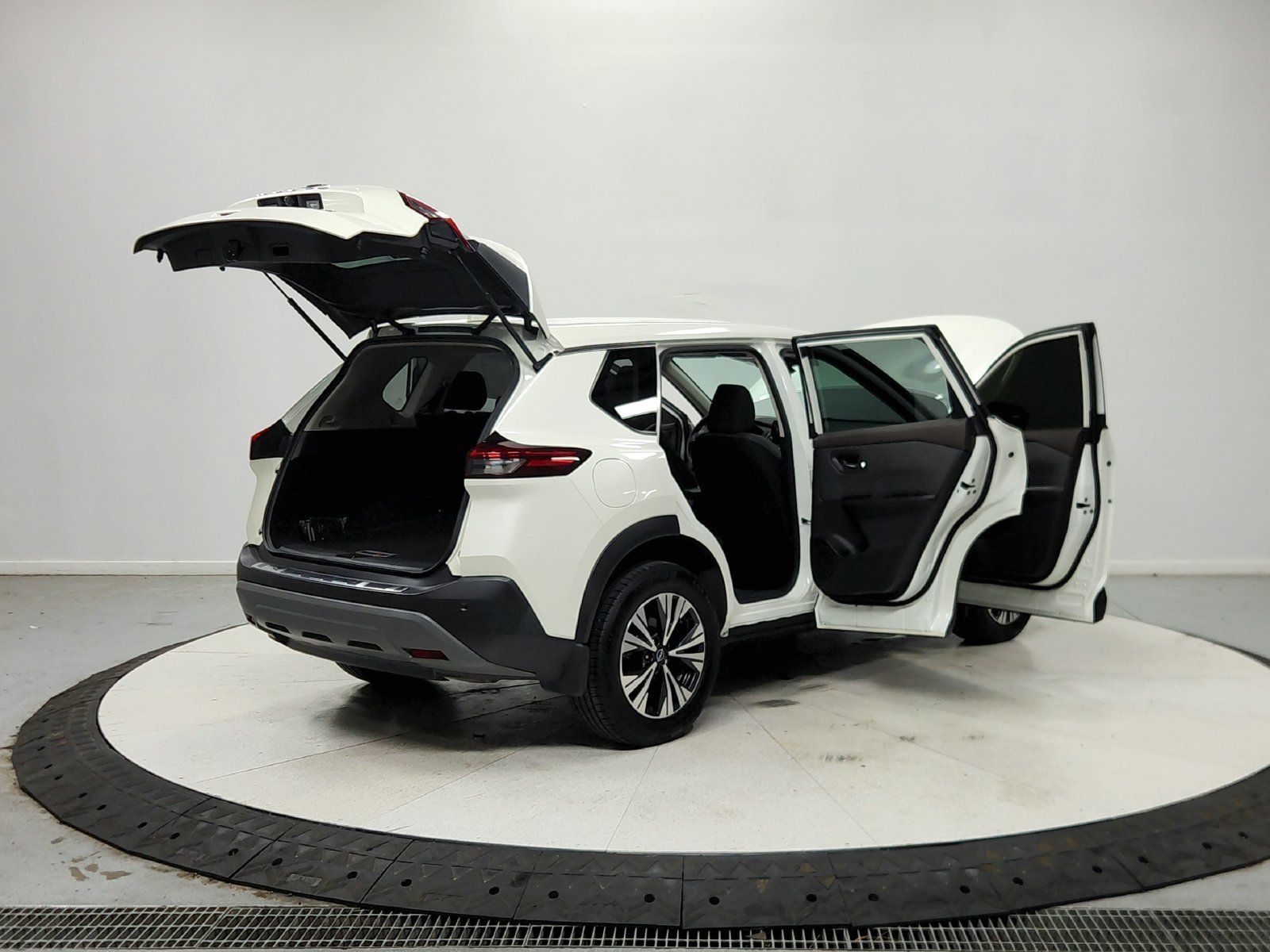 Used 2023 Nissan Rogue SV FWD image 16