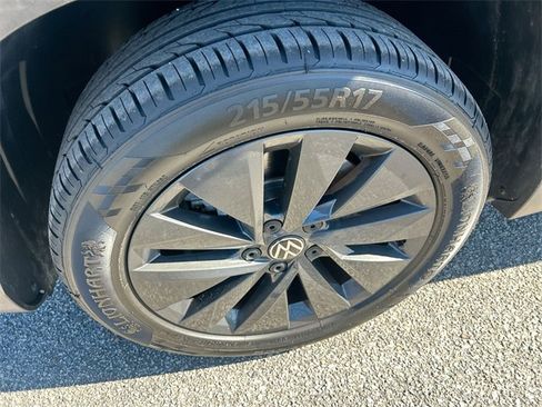 Used 2023 Volkswagen Taos S image 14
