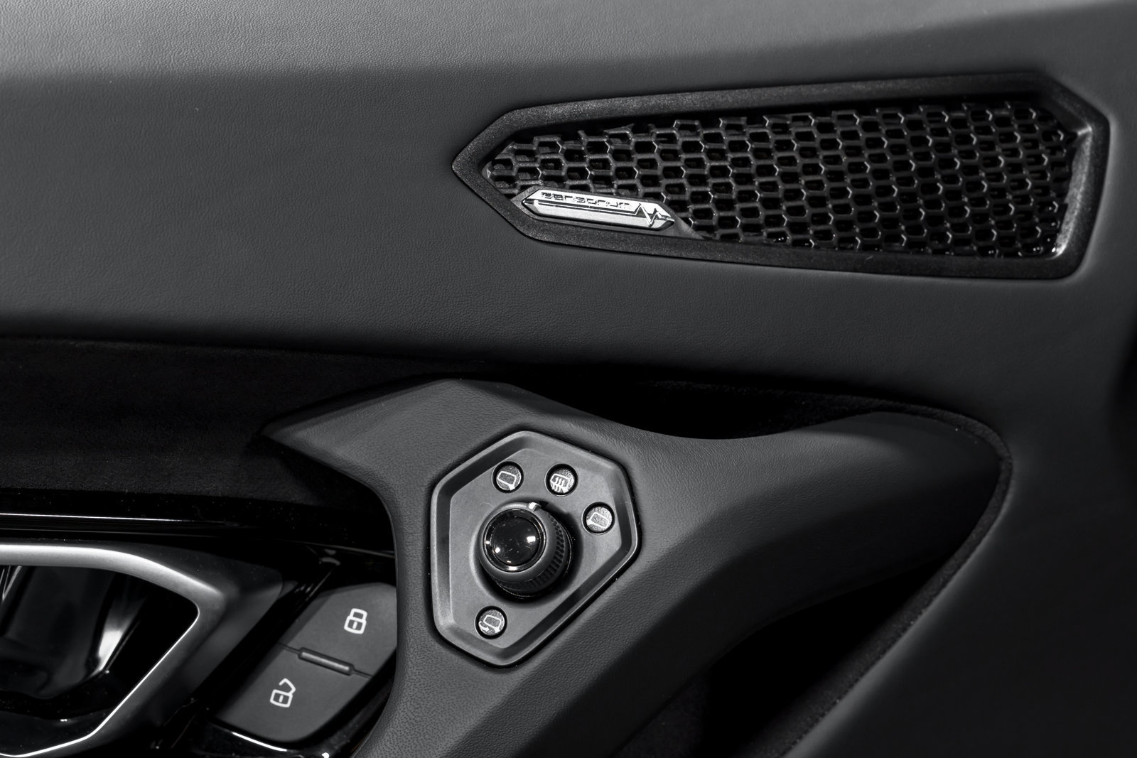 Used 2022 Lamborghini Huracan EVO RWD image 10