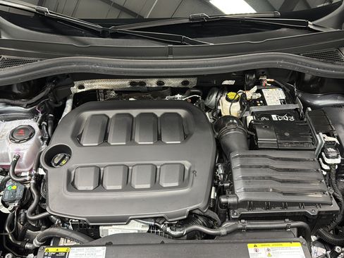Used 2025 Volkswagen Tiguan SE R-Line AWD/4WD image 26