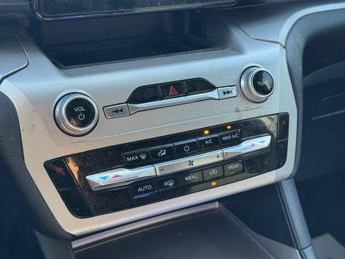 Certified 2022 Ford Explorer XLT RWD image 25