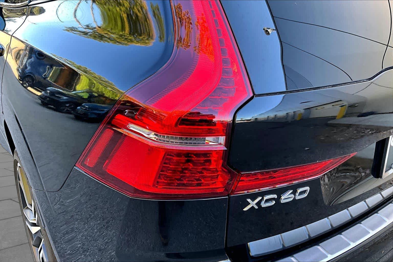 Used 2021 Volvo XC60 T8 R-Design AWD/4WD image 11
