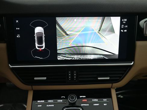 Certified 2022 Porsche Cayenne Platinum Edition image 20