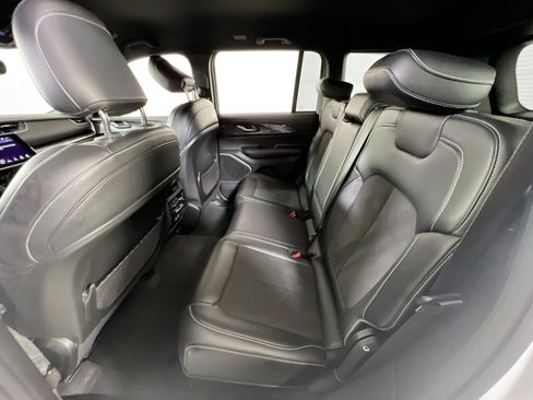 Used 2022 Jeep Grand Cherokee Altitude image 23