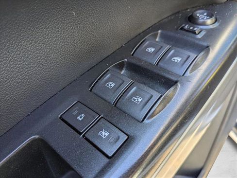 Used 2022 Chevrolet Colorado LT w/ LT Convenience Package image 9