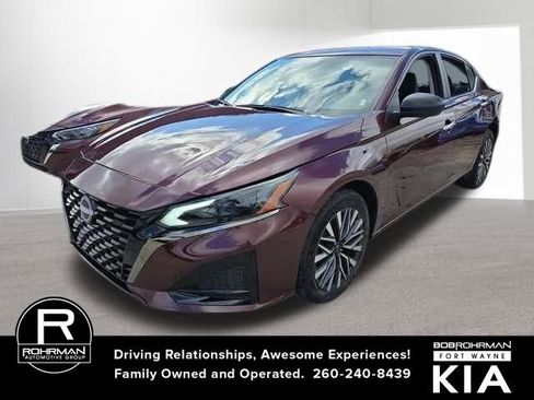 Used 2025 Nissan Altima 2.5 SV image 1